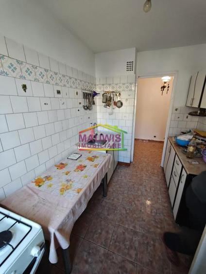 Vand apartament 3 camere Piata Straduintei - Niculitel