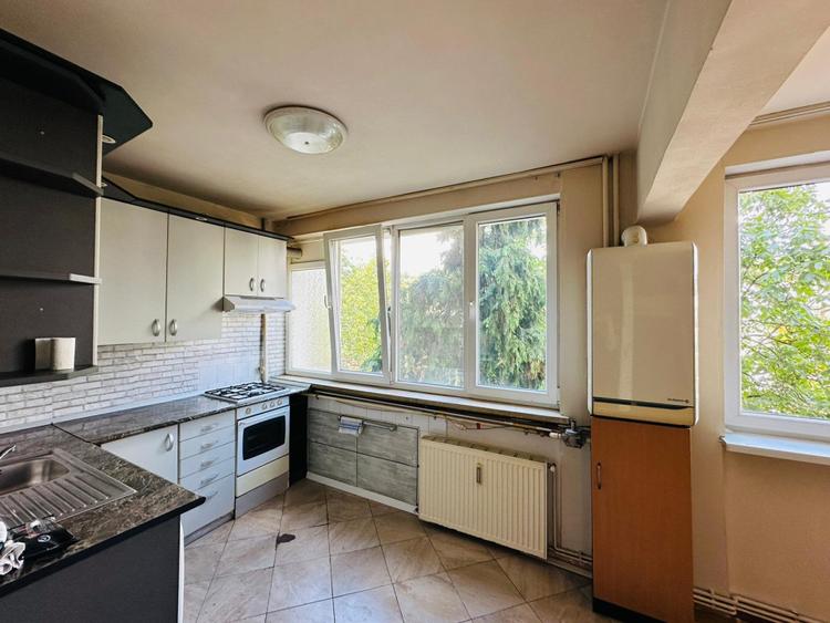 Apartament de vanzare semidecomandat ,3 camere 60 mp , zona Grigorescu