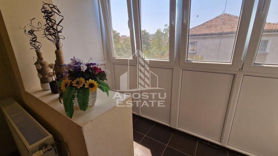 Apartament de vanzare cu 3 camere, centrala proprie, zona Dacia