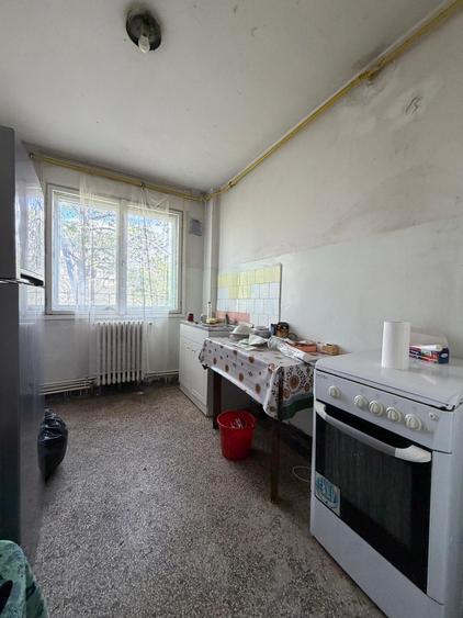 Apartament 3 camere Decomandat Podu Ros, etaj 3!
