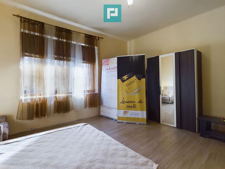 Casă cu teren în Pârneava