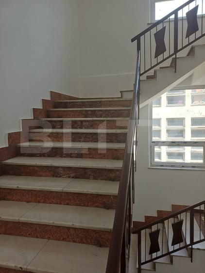 Cladire birouri de vanzare, P+2, 1000 mp, Suceava, zona Centrala