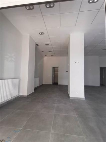 Sp comercial central (parter stradal, renovat) plus demisol iluminat natural