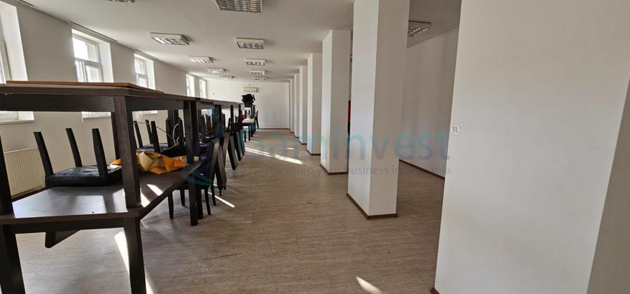 Cladire mixta - birouri si spatii depozitare - atelier, in zona Clujului, Oradea
