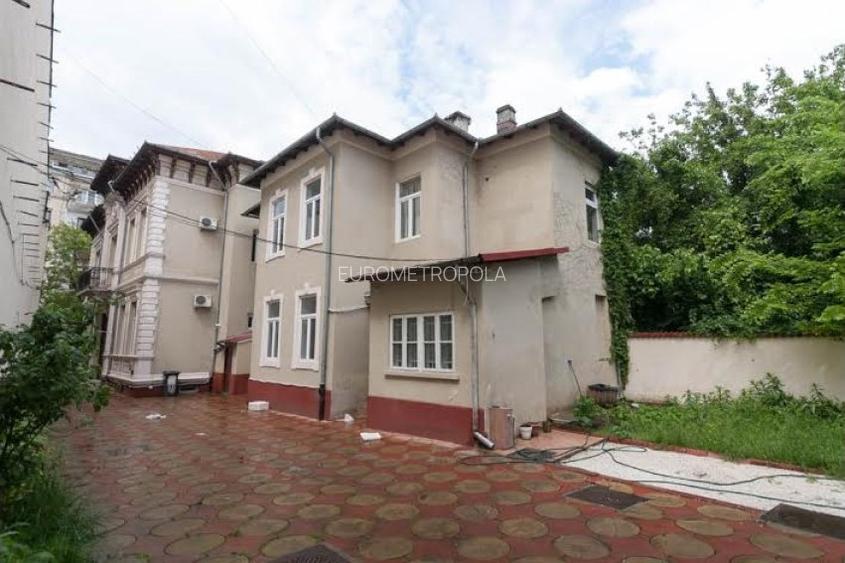 Vila Piata Romana