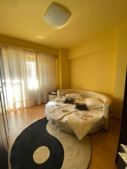 Apartament 3 camere, decomandat, 78 mp, zona Centru