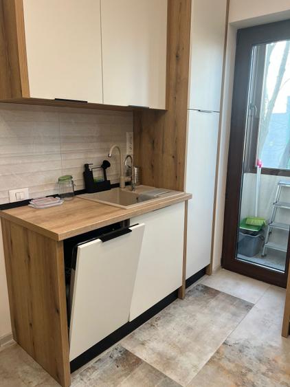 Apartament 3 camere lux, complet renovat, 105 mp, 3 balcoane –Strad