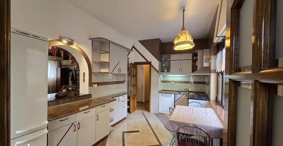 Vila deosebita in Busteni zona kalinderu