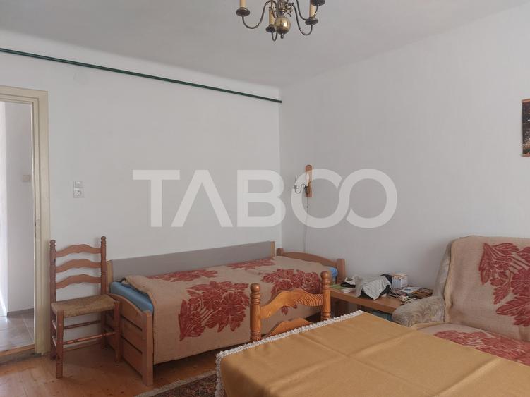 Casa si curte individuala 2 corpuri de casa separate 4 camere gradina