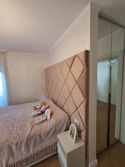 APARTAMENT DEOSEBIT DECEBAL(SPATIOS,DRESSING,2 BALCOANE,LOC DE PARCARE)