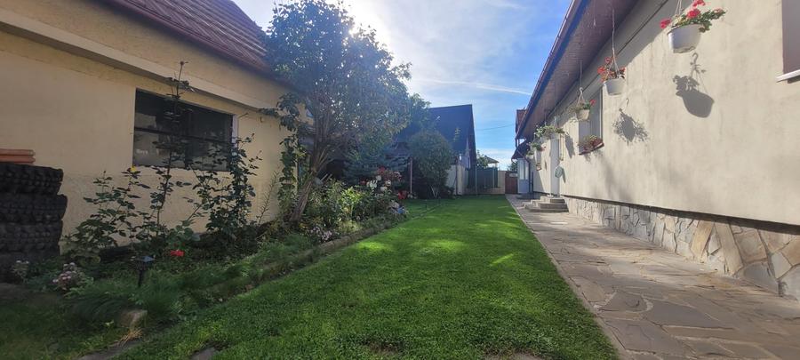 Vand casa cu teren de 1753 mp in Prejmer