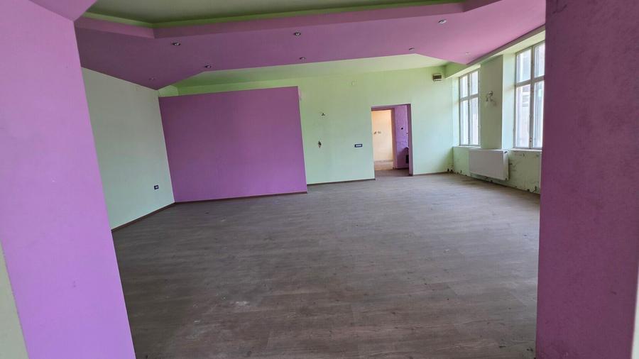 De vanzare spatiu comercial - COMARNIC la DN1
