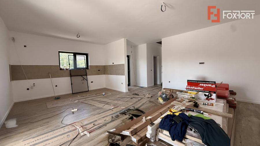 Duplex cu 3 camere si 2 bai pe parter, zona Albina