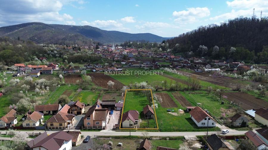Casă de vânzare în Săvârșin - 1.540 mp teren - 7