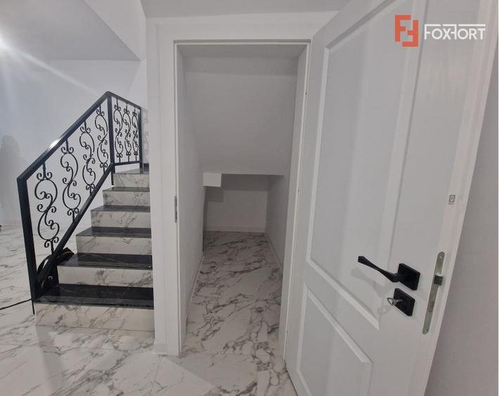 Duplex de vanzare cu 3 camere si teren de 309 mp - Recas