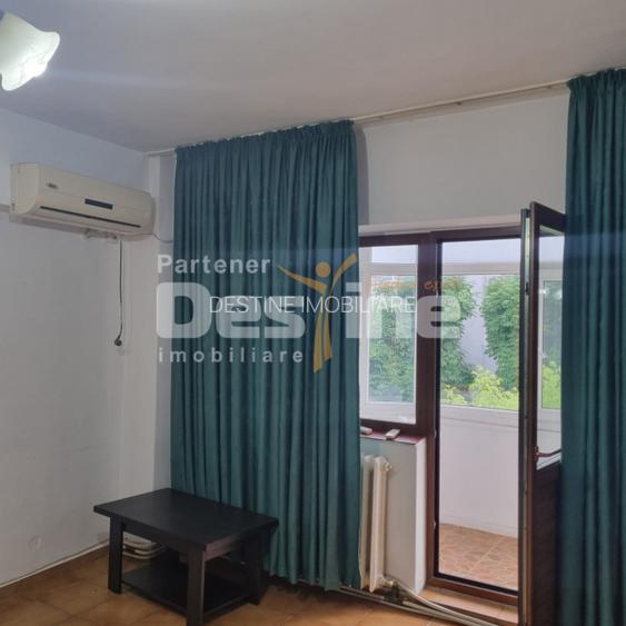 Apartament de vanzare CU 3 CAMERE LA 5 CALARASI - 2