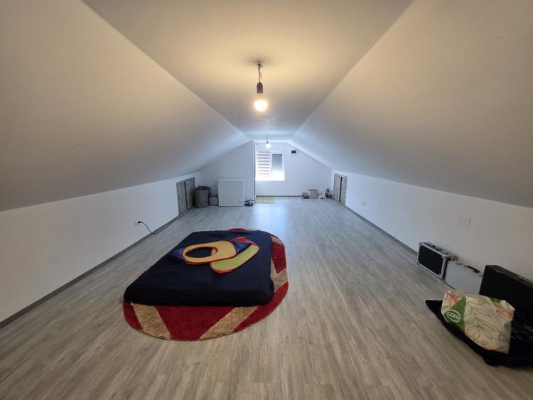 Oportunitate! Casa la sol cu pod amenajat, 4 camere, mobilata utilata, Valu Tr!