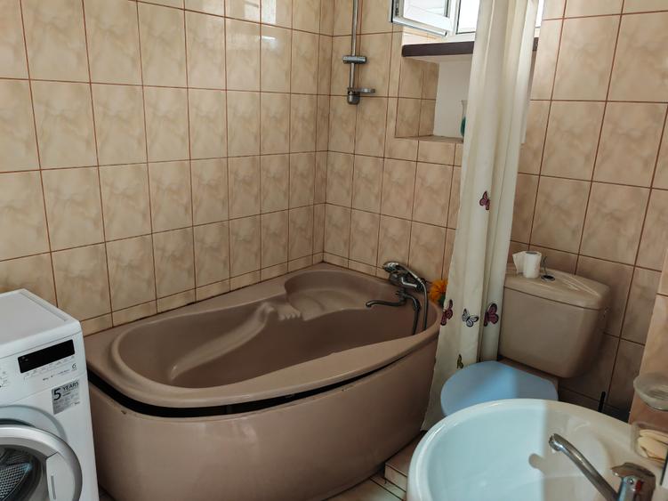 Apartament 2 camere liber la vanzare zona Colinei