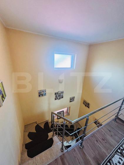 Casa cocheta, cu 4 camere, 130 mp - zona linistita