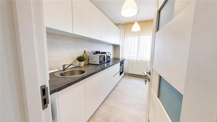Apartament de 2 camere, decomandat cu vedere deschisa, Centrul Civic, Brasov