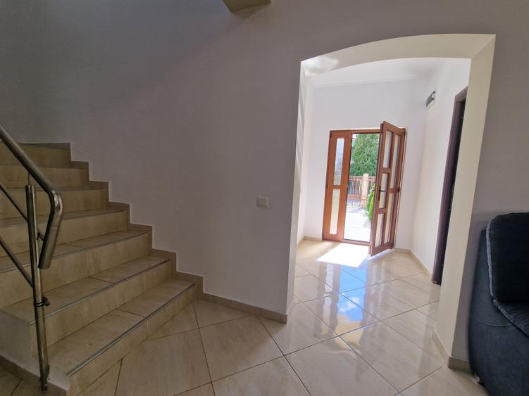 Mamaia Sat - Casa 5 camere, 3 gr sanitare, mobilata-utilata, termen lung