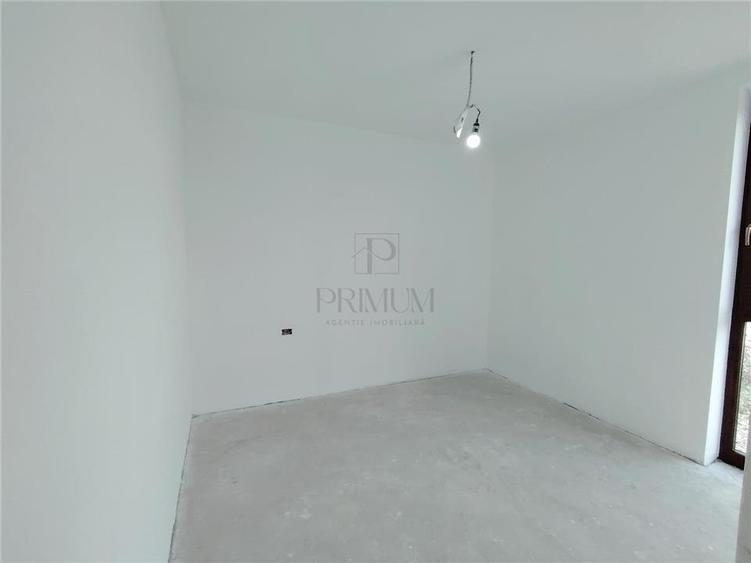 DUPLEX CU TOATE UTILITATILE - 5 CAMERE - CURTE AMENAJATA