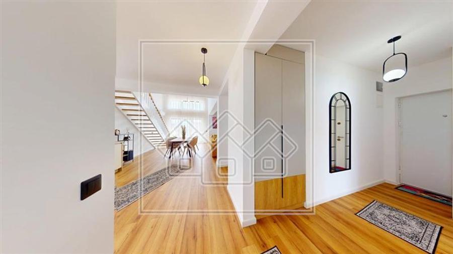 Penthouse cu design deosebit, mobilat modern, terasa