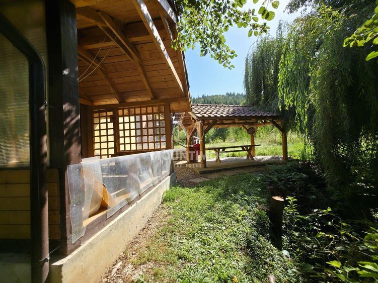 Casa de vacanta in inima padurii, 150 mp/utili, teren 1960 mp, Vulcan
