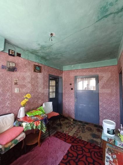 Casa renovabila de vanzare, cu 2 camere, 97 mp, zona Poiana