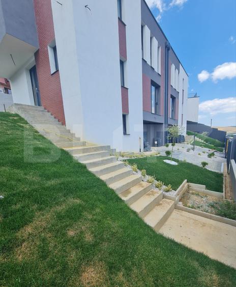 Casa de vanzare, cu 5 camere, 200 mp utili, 245 mp de teren, zona Teilor