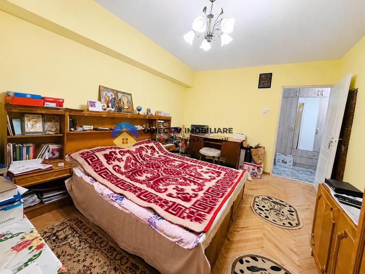 Apartament 3 camere 87 MP/2 băi/2 balcoane.