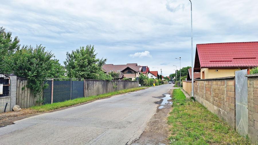 Gradina superba de 889mp in Sanpetru, intre case, toate utilitatile
