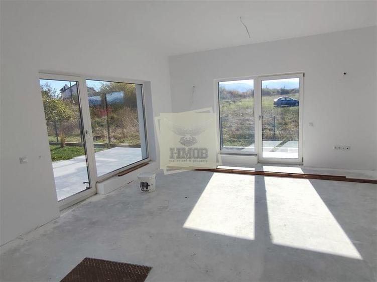 Casa moderna 5 camere teren 490 mp terasa acopertia in Cristian