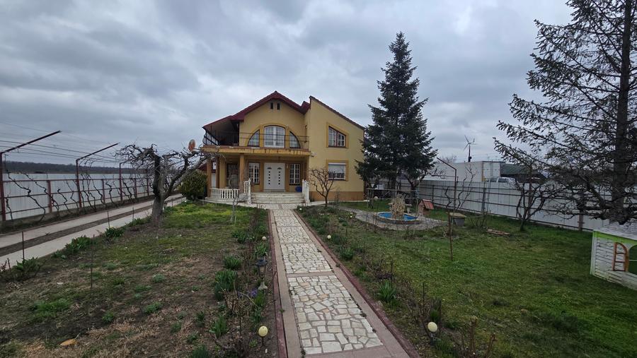 Vila de vanzare Petresti Crang