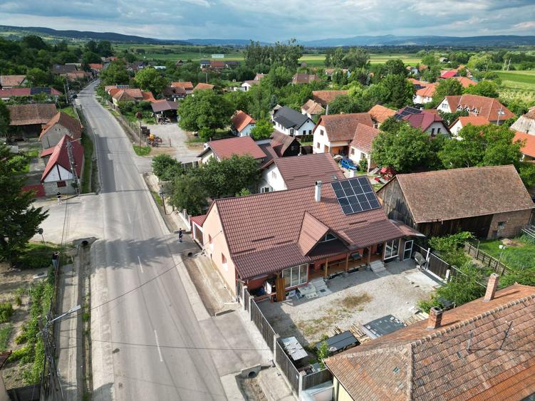 Casă de vanzare 6 camere 220 m² utili cu 376 M² teren la șosea