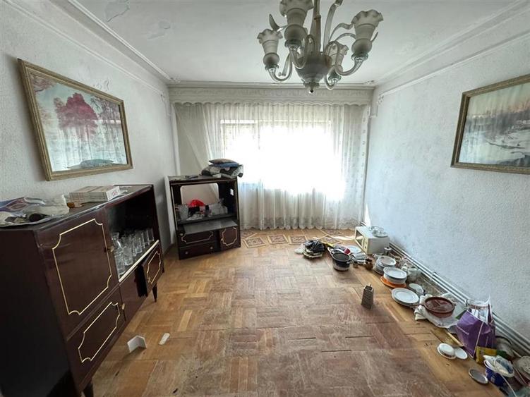 Apartament 3 camere, 70mp, etaj 4/4 cu acoperis, zona Casa de Cultura