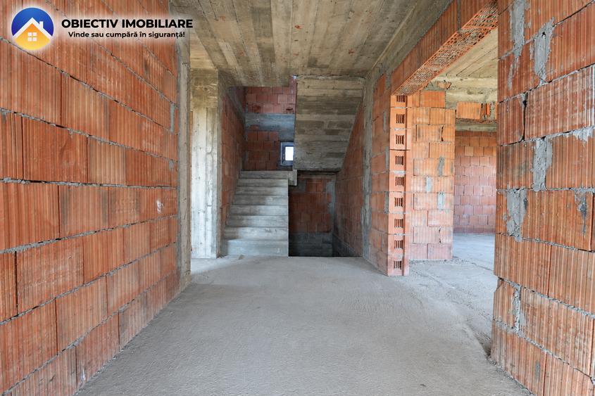 Vila la rosu si teren 500 mp de vânzare , Zona Fermelor