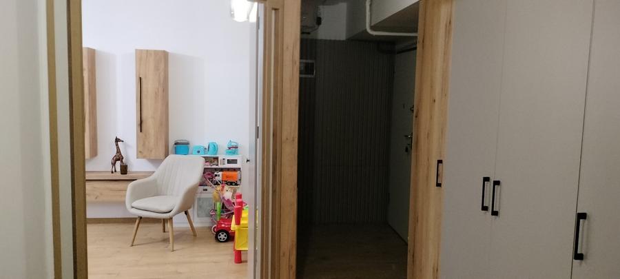 Apartamentul se vinde mobilat  utilat și mai dispune de 11 m de balcon .Seîntr-