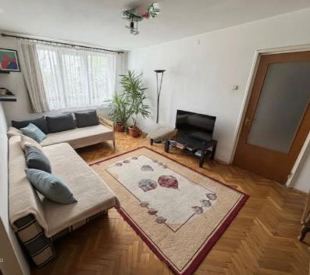 Apartament 3 Camere,Piata Trapezului,et.2/4,Amenajat,loc parcare,Liber