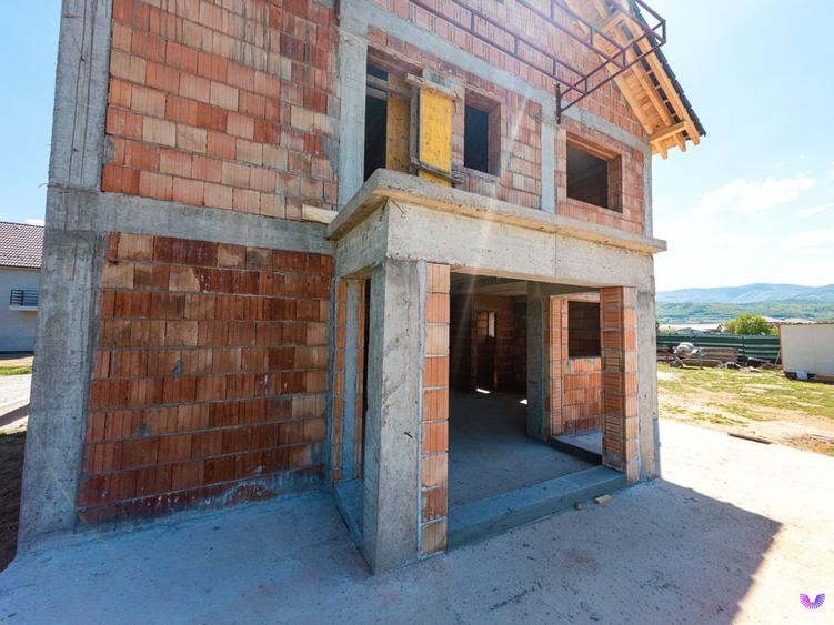 Casa individuala constructie noua 4 camere - teren 400 mp - Talmaciu