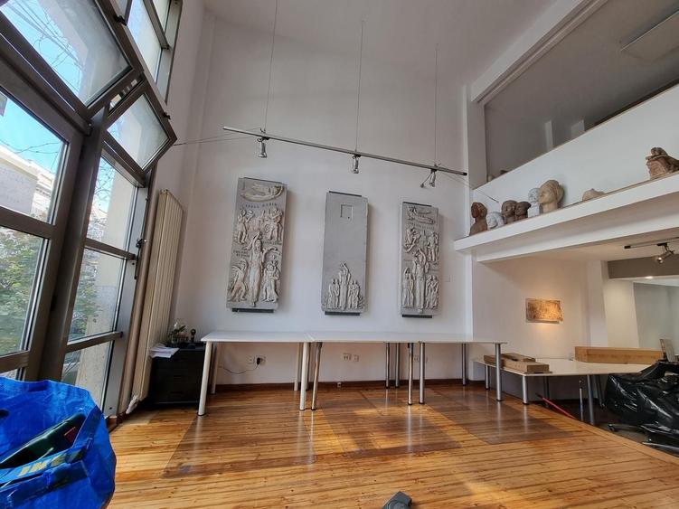 Birou open space tip Loft pe 2 niveluri