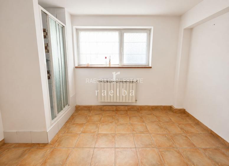 | Vila de INCHIRIAT | 12 camere | Șoseaua NORDULUI | - 11