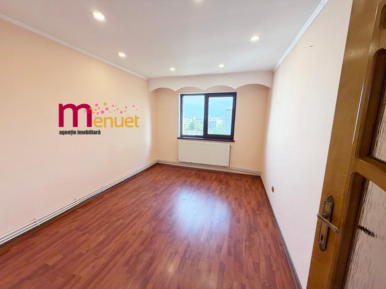 Apartament 3 camere,zona Vest,64 mp