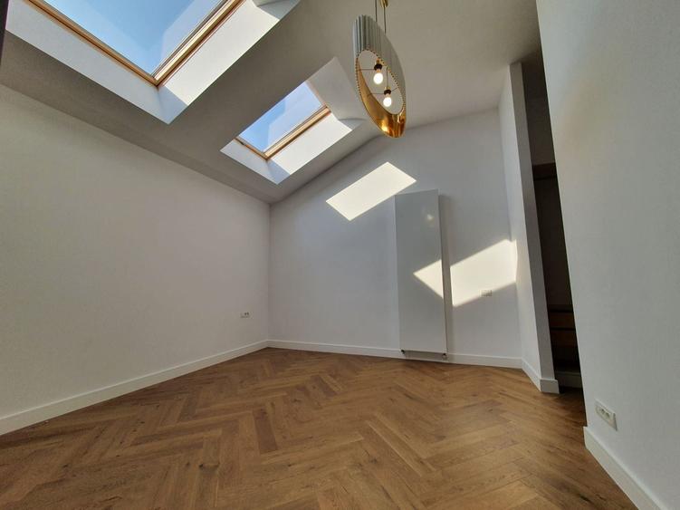 Penthouse tip duplex cu 5 camere, Jandarmeriei langa padure, 3 parcari incluse