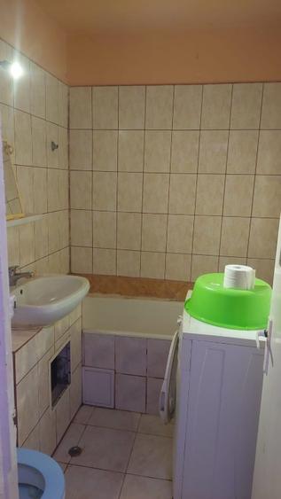 Vand garsoniera zona Vlaicu,(Lebada), et.4., termopan, gresie, faianta, parchet,
