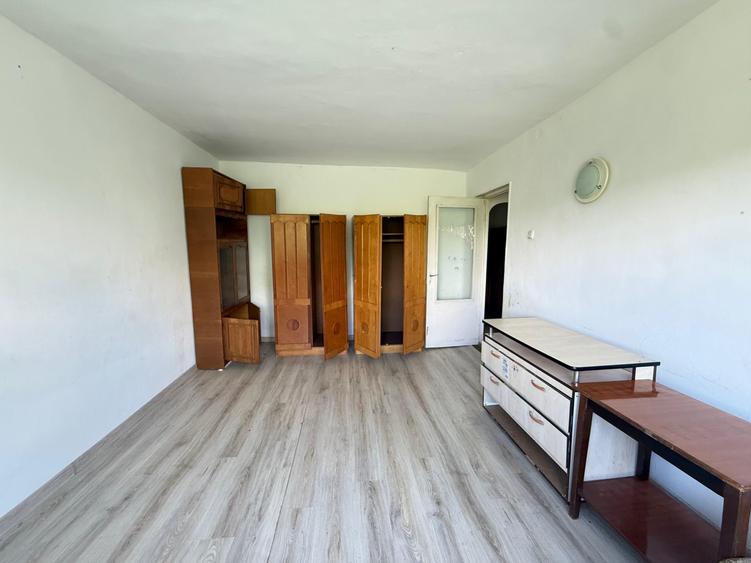 Apartament 3 camere decomandat spatios Medgidia, zona VS-uri