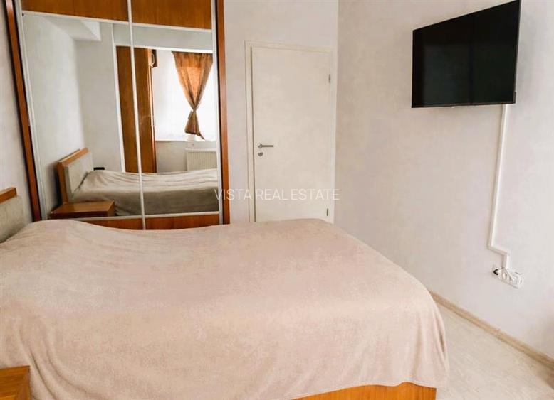 Apartament 3 camere mobilat si utilat. Parcare si boxa incluse in pret. Zona Tra - 3
