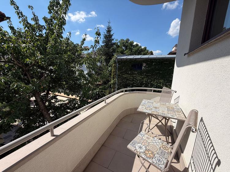 Apartament 3 camere + birou în vilă superbă | Strada Paris | Renovat integral