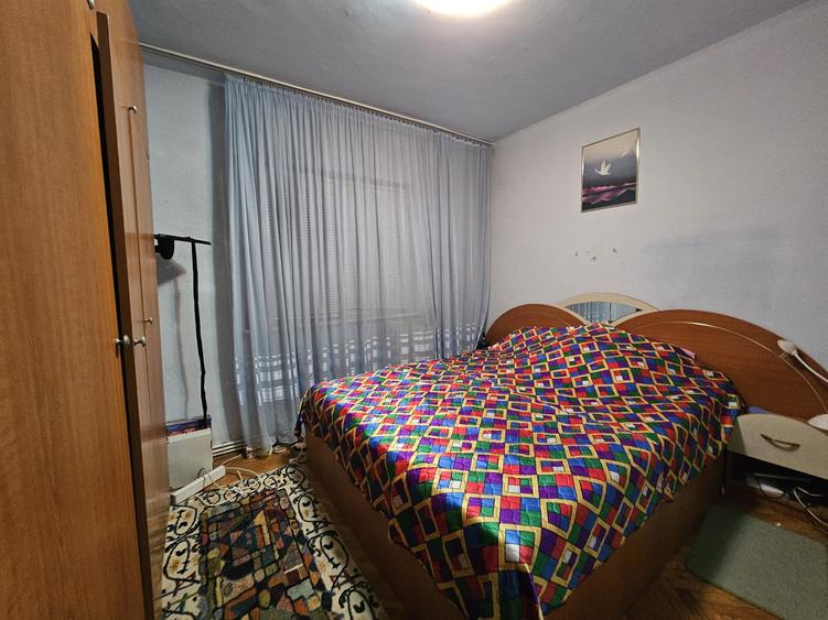 Apartament 4 camere, etaj 2 zona Ion Creanga