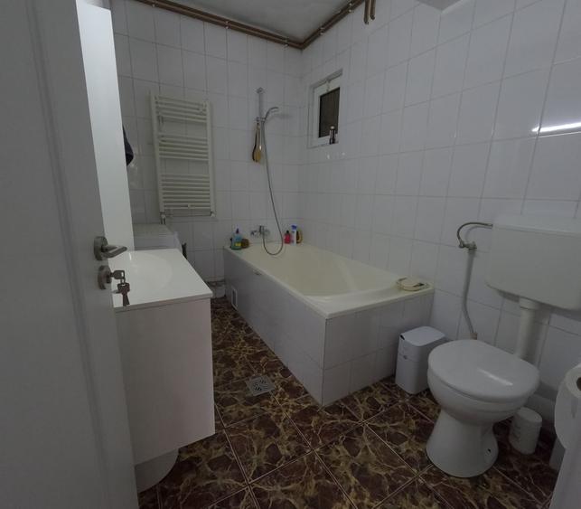 Casă Renovată cu Grădină | 227 mp | 3 Terase | 3 Dormitoare | Milcov